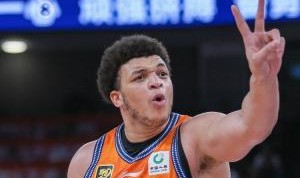 官方：洛夫顿对裁判使用不当手势&amp;发表不当言论合计停赛2场 罚5万