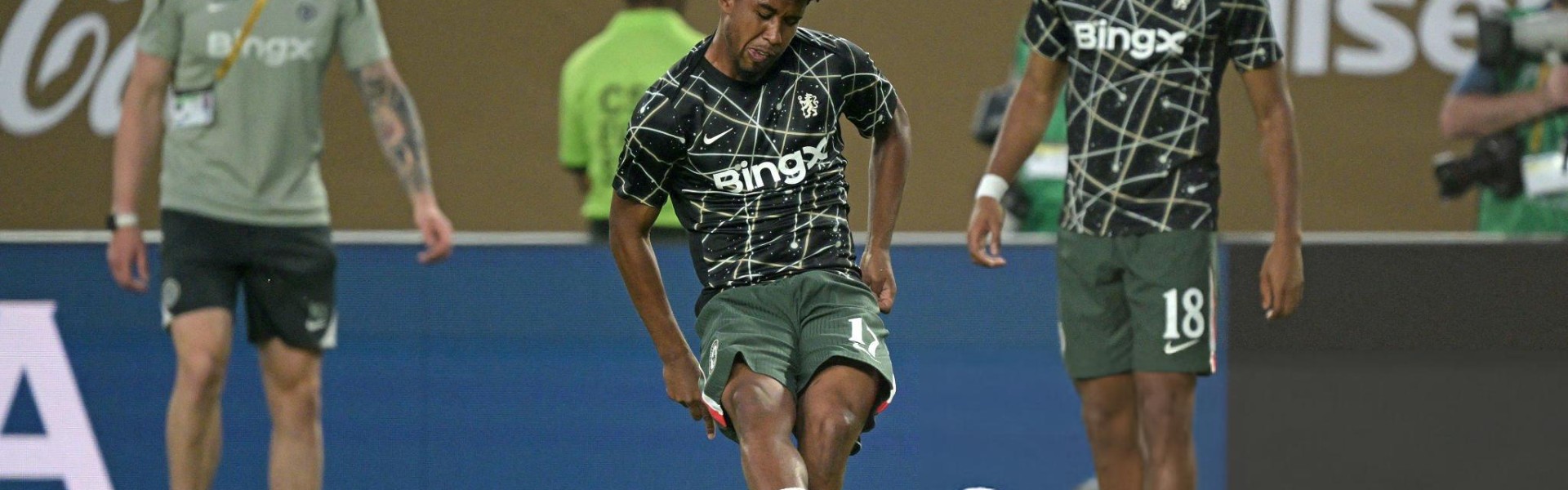 乐鱼娱乐在线登录入口-里斯·詹姆斯在热身时受伤，安德雷·桑托斯取代他首发出战