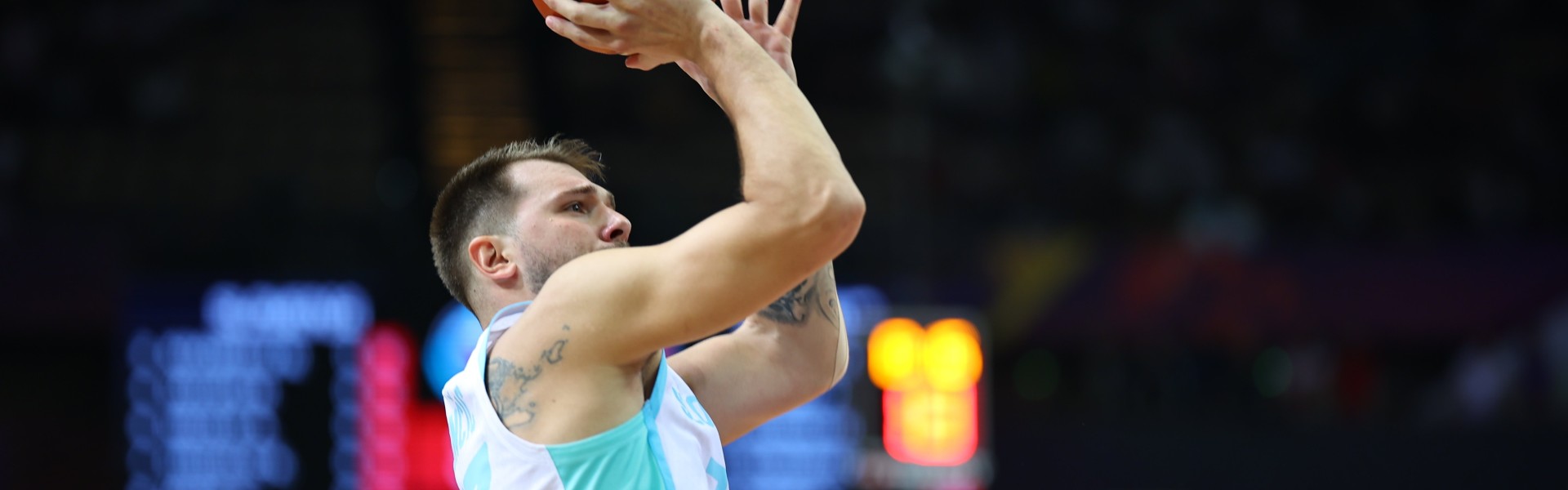 乐鱼vip 注册-东契奇22投8中贡献26分7篮板4助攻3抢断1盖帽，率斯洛文尼亚力克强敌锁定晋级席位