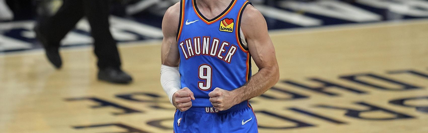 戴格诺特：卡鲁索是竞争狂魔 攻防两端他都能提供关键帮助